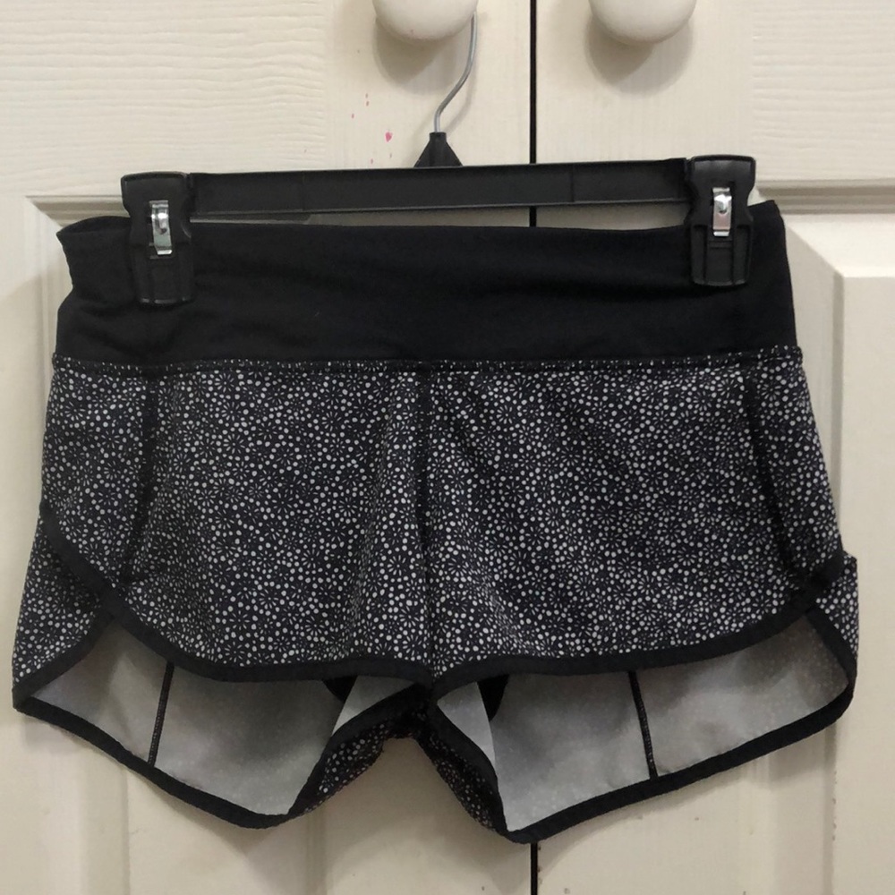 Black and white lululemon shorts